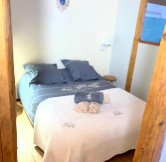 تختخواب و صبحانه La Tourtette