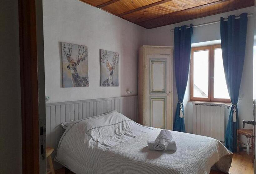 تختخواب و صبحانه La Tourtette