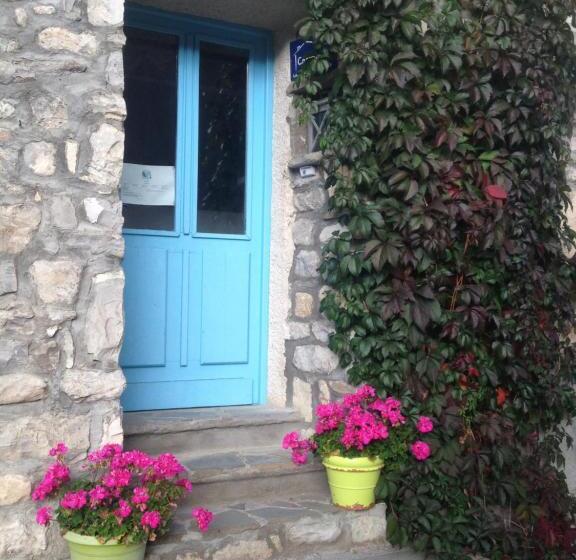 تختخواب و صبحانه La Tourtette