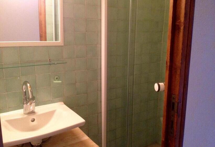 تختخواب و صبحانه La Tourtette