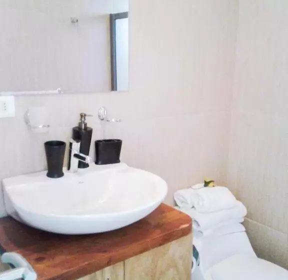 ベッドアンドブレックファースト Ngahu Bungalows Alojamiento Frente Al Mar En El Centro De Rapa Nui