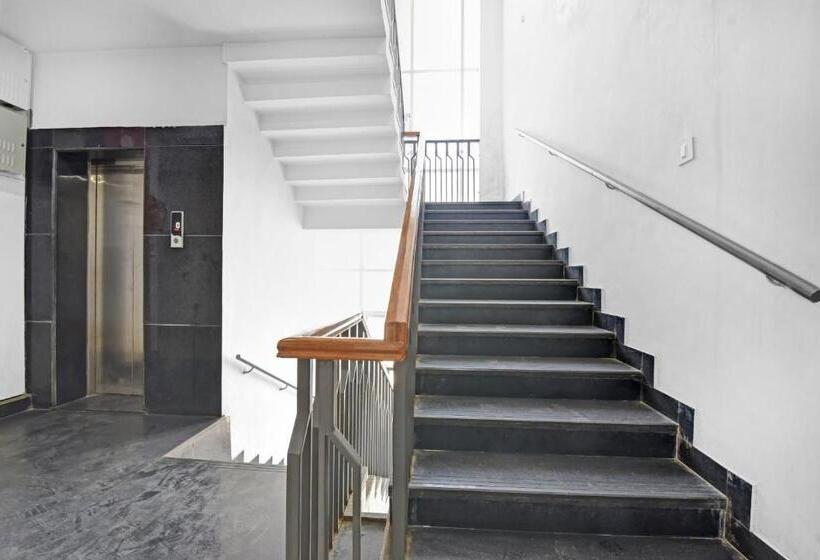 Collection O 70296 Hotel Sarover