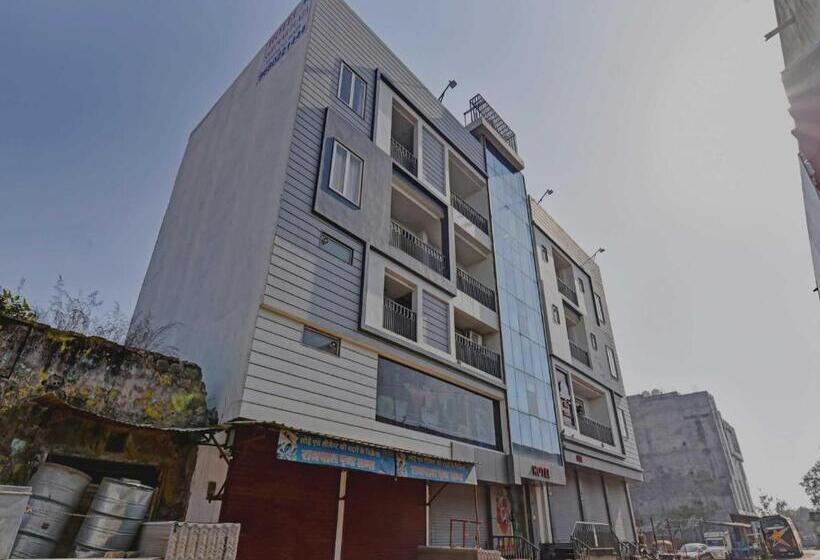 Collection O 70296 Hotel Sarover