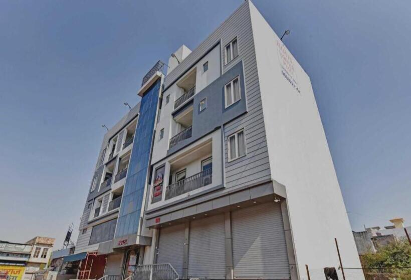 Collection O 70296 Hotel Sarover