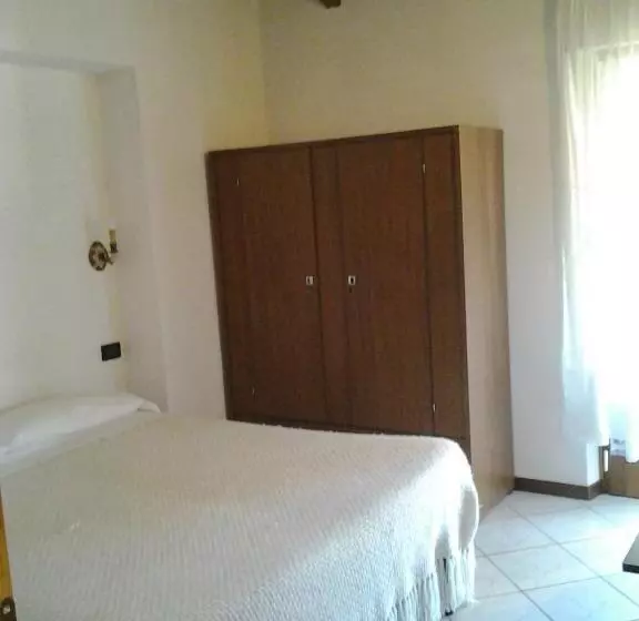 ホテル Albergo Ristorante Guerri