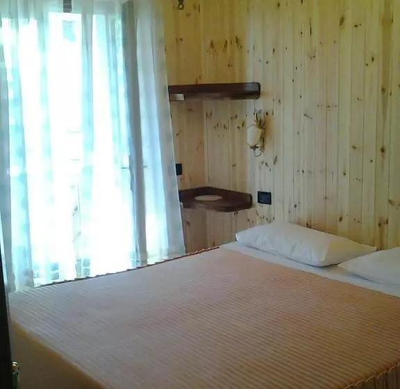 ホテル Albergo Ristorante Guerri