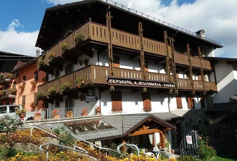 ホテル Albergo Ristorante Guerri
