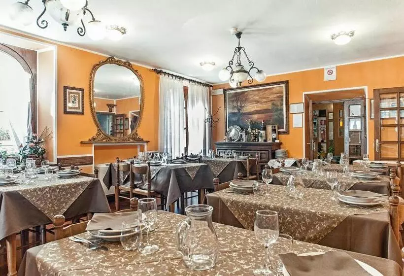 ホテル Albergo Ristorante Guerri