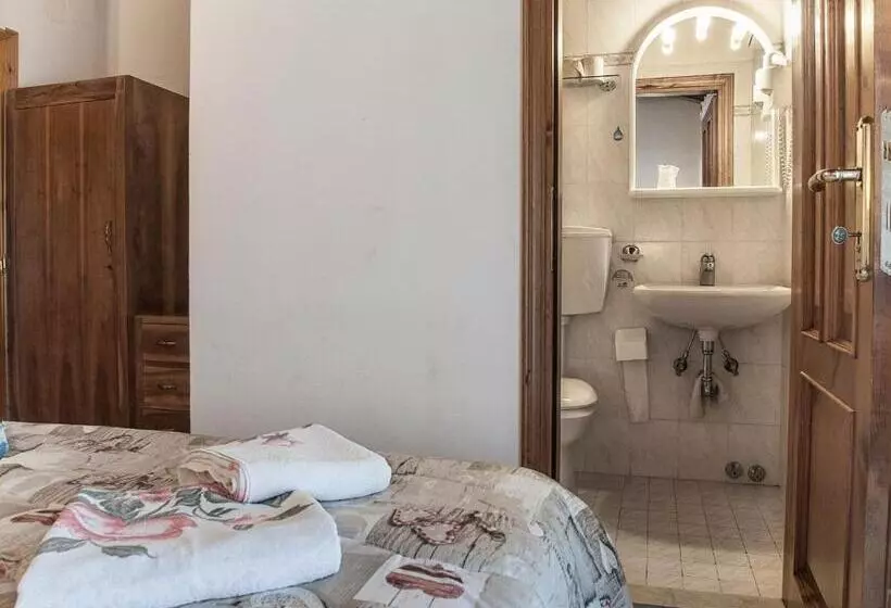 ホテル Albergo Ristorante Guerri