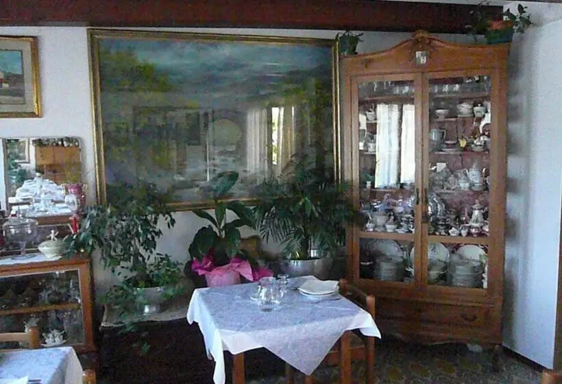 ホテル Albergo Ristorante Guerri