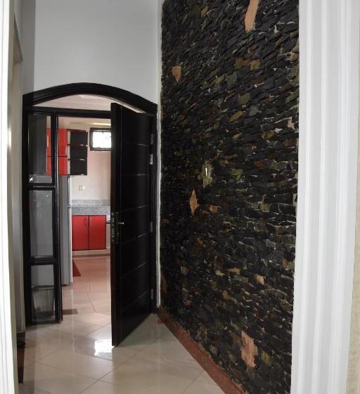 هتل Pent House Inn Namugongo