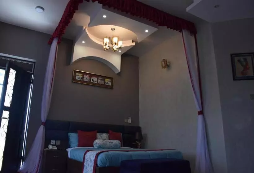 هتل Pent House Inn Namugongo