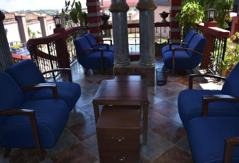 هتل Pent House Inn Namugongo