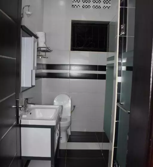 هتل Pent House Inn Namugongo