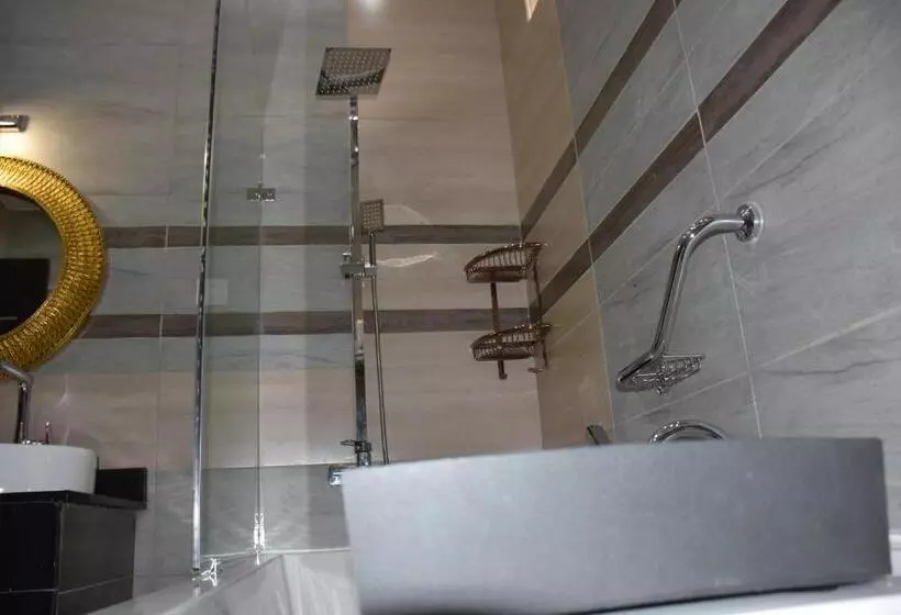 هتل Pent House Inn Namugongo