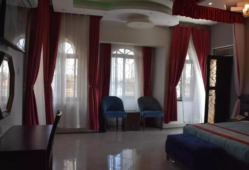 هتل Pent House Inn Namugongo