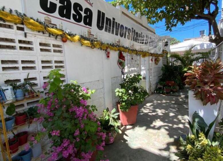 پانسیون Casa Universitaria El Trebol