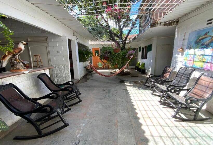 پانسیون Casa Universitaria El Trebol