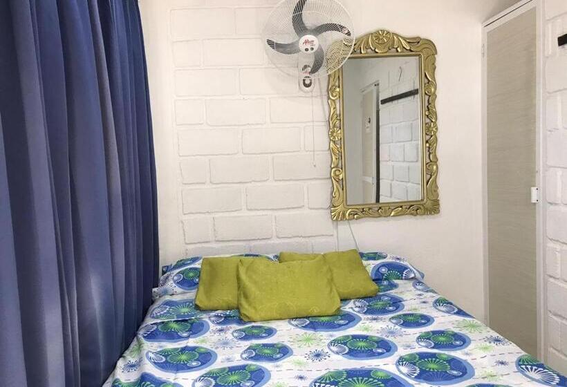 پانسیون Casa Universitaria El Trebol