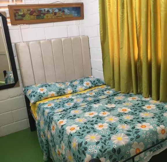 پانسیون Casa Universitaria El Trebol