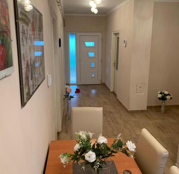 펜션 Leander House