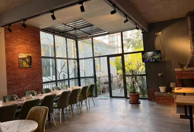 پانسیون Nina Two