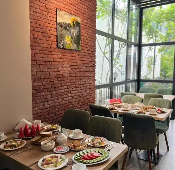 پانسیون Nina Two