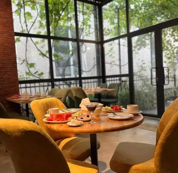 پانسیون Nina Two