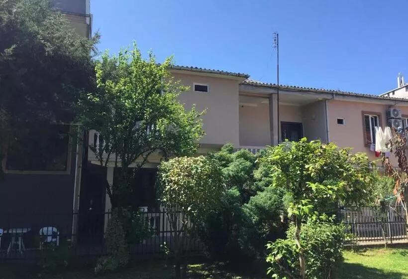 پانسیون Nina Two