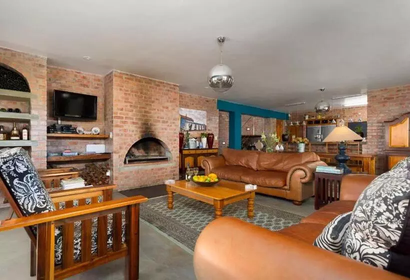 Majatalo Stay At Friends Economic Rooms