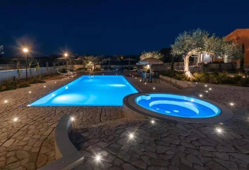 Lomakeskus Dimora Villa Ada