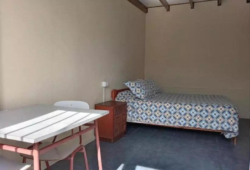 ユースホステル Hostal Amunategui