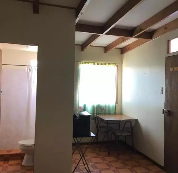 ユースホステル Hostal Amunategui