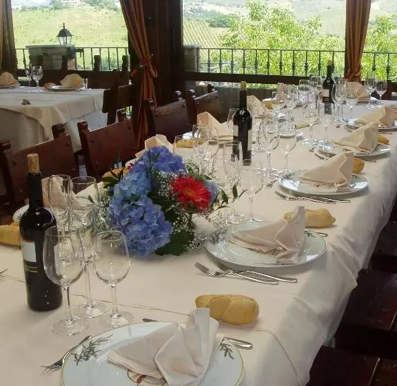 Hotelli Agriturismo Il Crinale