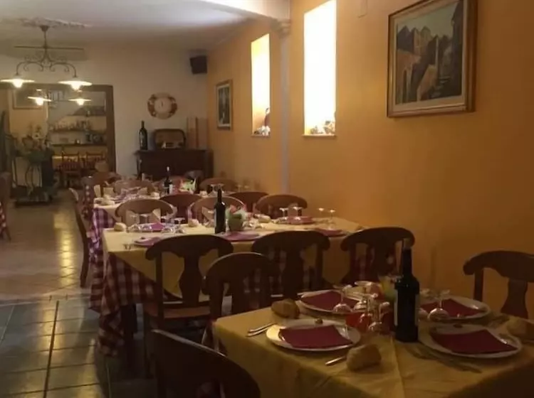 Hotelli Agriturismo Il Crinale