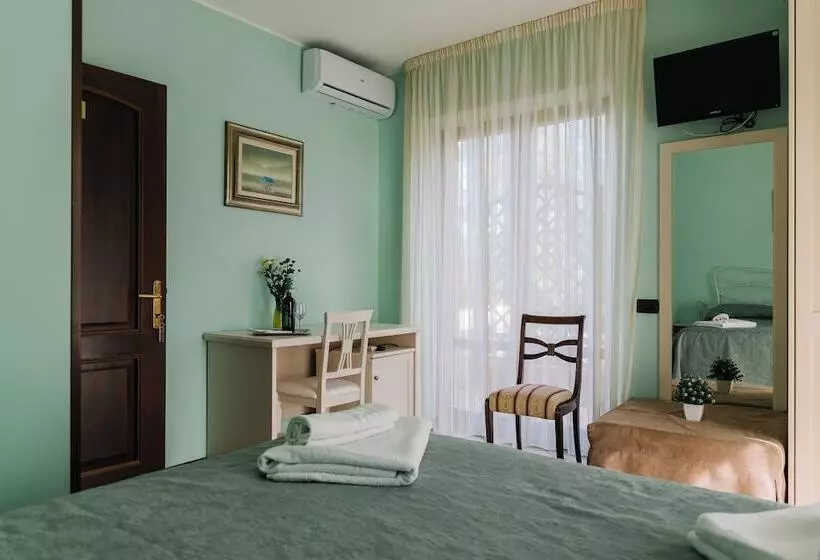 Hotelli Agriturismo Il Crinale