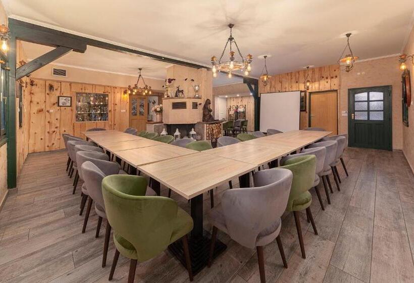 هتل Burger Veniše