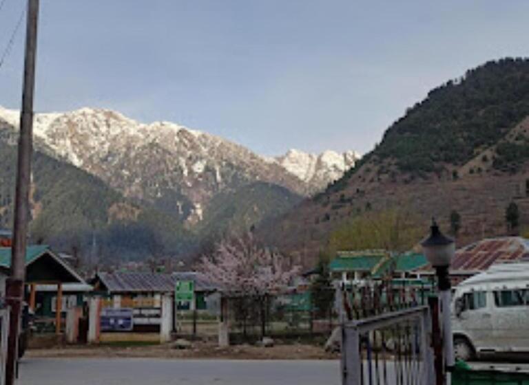 בית מלון כפרי Chinar Palace Pahalgam
