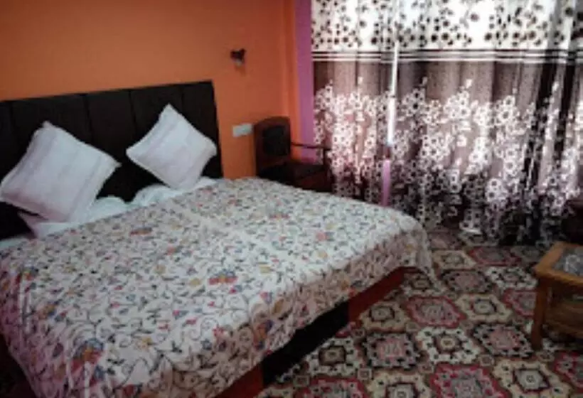 Hotelli Chinar Palace Pahalgam