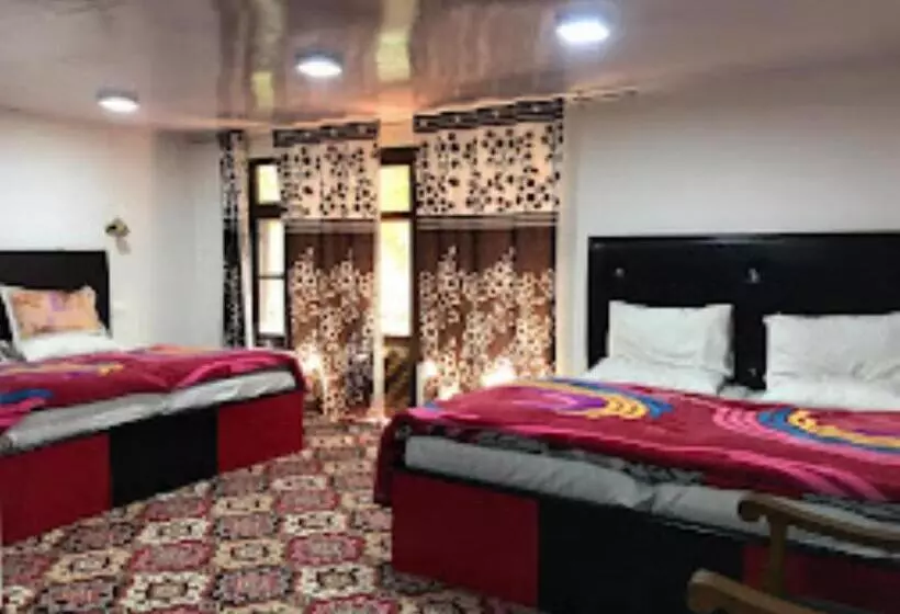 Hotelli Chinar Palace Pahalgam