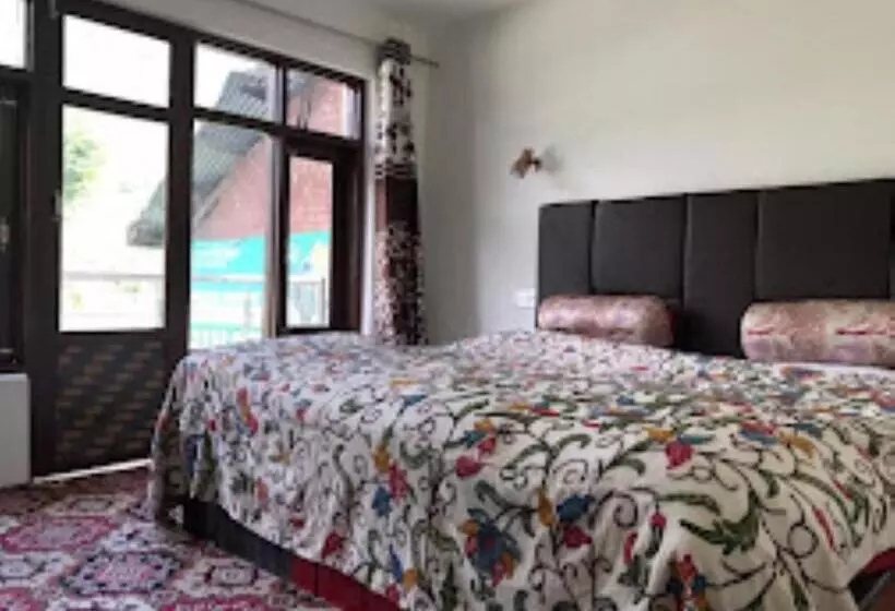 Hotelli Chinar Palace Pahalgam