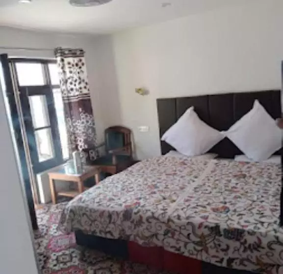 Hotelli Chinar Palace Pahalgam