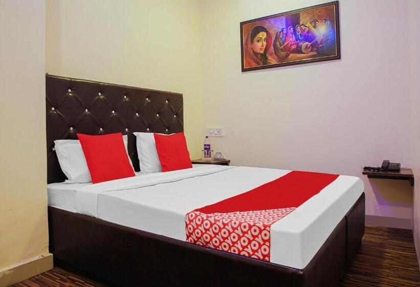 בית מלון כפרי Oyo Flagship Dr Plaza