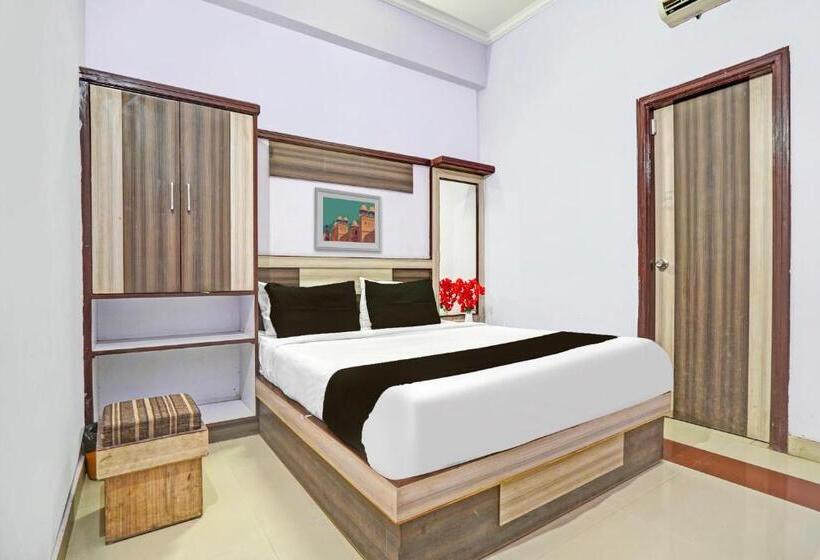 Отель The Golden Bird