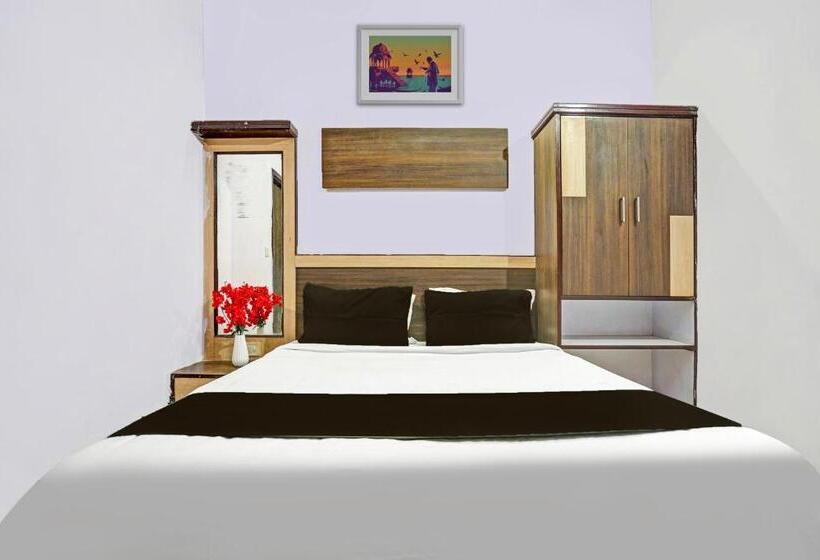 Отель The Golden Bird