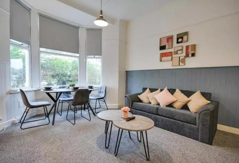 ペンション Cosy 2bd Flat Near City And Beach   30 Percent Off Long Term Bookings