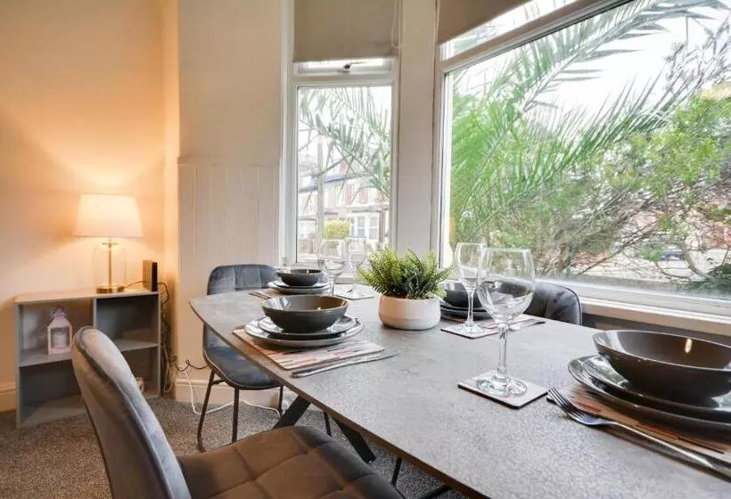 ペンション Cosy 2bd Flat Near City And Beach   30 Percent Off Long Term Bookings