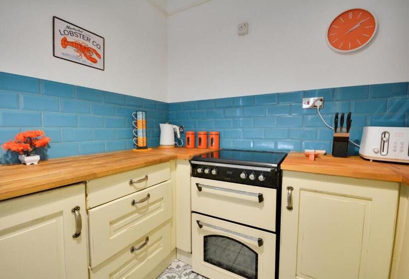 Pensione Cosy 2bd Flat Near City And Beach 30 Percent Off Long Term Bookings