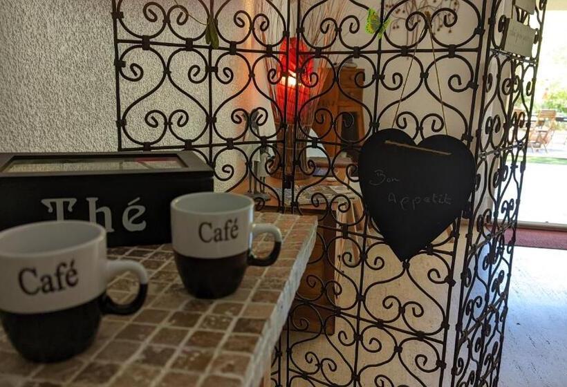 پانسیون Villa Serena Piscine, Tennis Plage Sable 700m