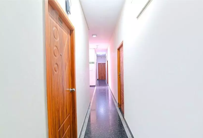 Retkeilymaja Fabhotel Vrj Residency   Nr Chennai Trade Center & St Thomas Mount